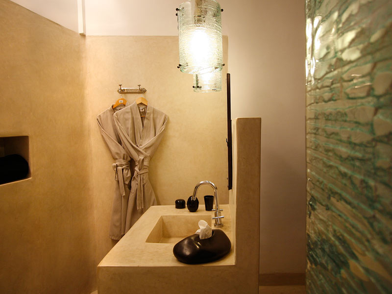 Leon Bathroom