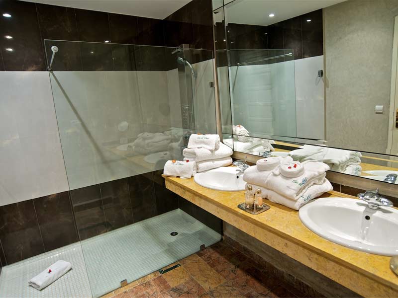 Suite Bathroom