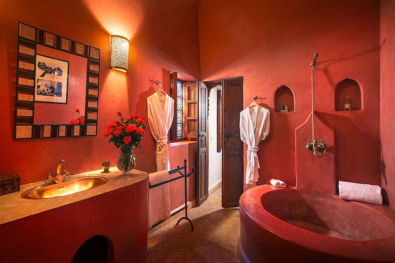 Walnut Room bathroom