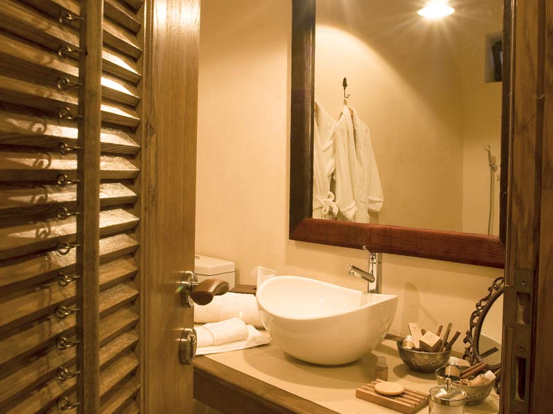 Ôccident Bathroom